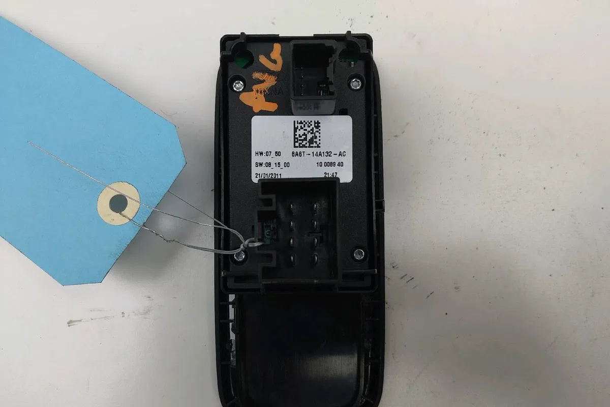 Commande lève-glace porte avant gauche Ford FIESTA VI (CB1, CCN) 1.25 (2008-2017) 5 portes occasion