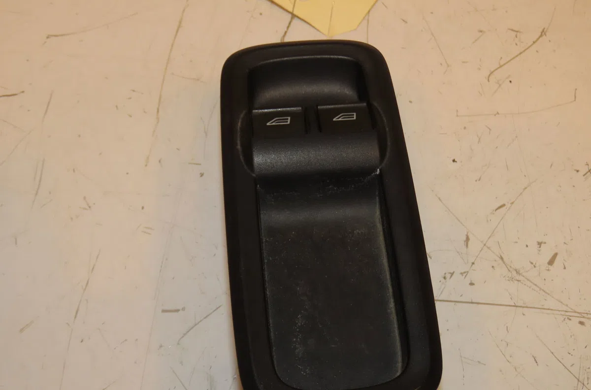 Commande lève-glace porte avant gauche Ford FIESTA VI (CB1, CCN) 1.25 (2008-2017) 5 portes occasion