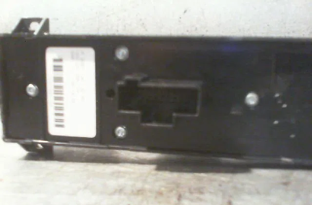 Commande lève-glace porte avant gauche FORD FOCUS 2006 occasion