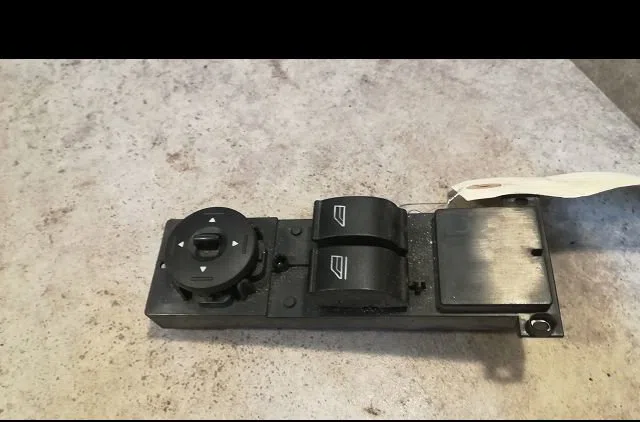 Commande lève-glace porte avant gauche Ford FOCUS C-MAX (DM2) 1.6 tdci (2003-2007) occasion