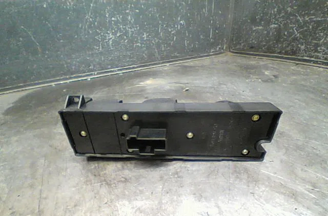 Commande lève-glace porte avant gauche Ford FOCUS C-MAX (DM2) 2.0 tdci (2003-2007) occasion