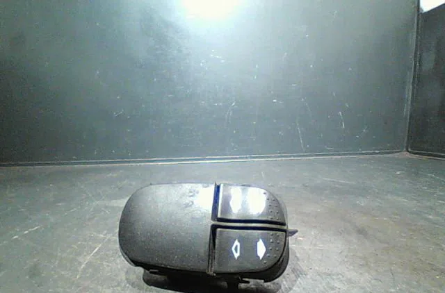 Commande lève-glace porte avant gauche Ford FOCUS I (DAW, DBW) 1.8 tdci (2001-2004) occasion