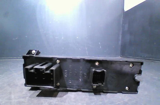 Commande lève-glace porte avant gauche Ford FOCUS II (DA_, HCP, DP) 1.6 tdci (2004-2012) occasion