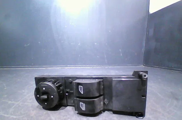Commande lève-glace porte avant gauche Ford FOCUS II (DA_, HCP, DP) 1.6 tdci (2004-2012) occasion