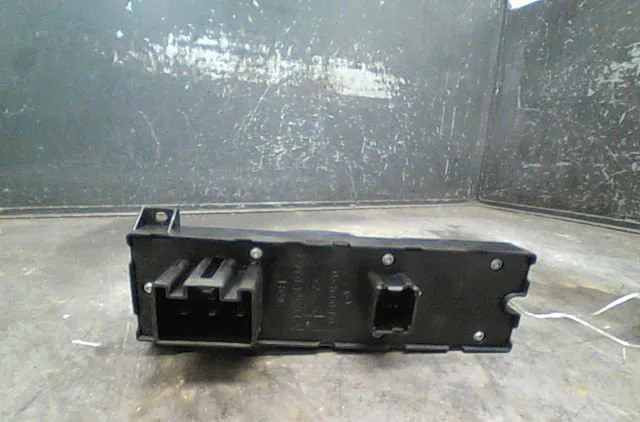 Commande lève-glace porte avant gauche Ford FOCUS II (DA_, HCP, DP) 1.8 tdci (2005-2012) occasion