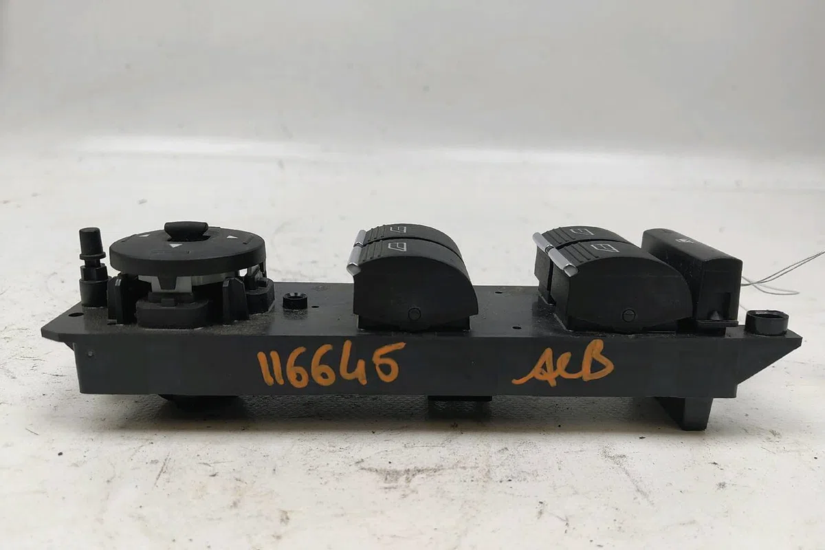 Commande lève-glace porte avant gauche Ford FOCUS III 1.5 tdci (2014-2017) occasion