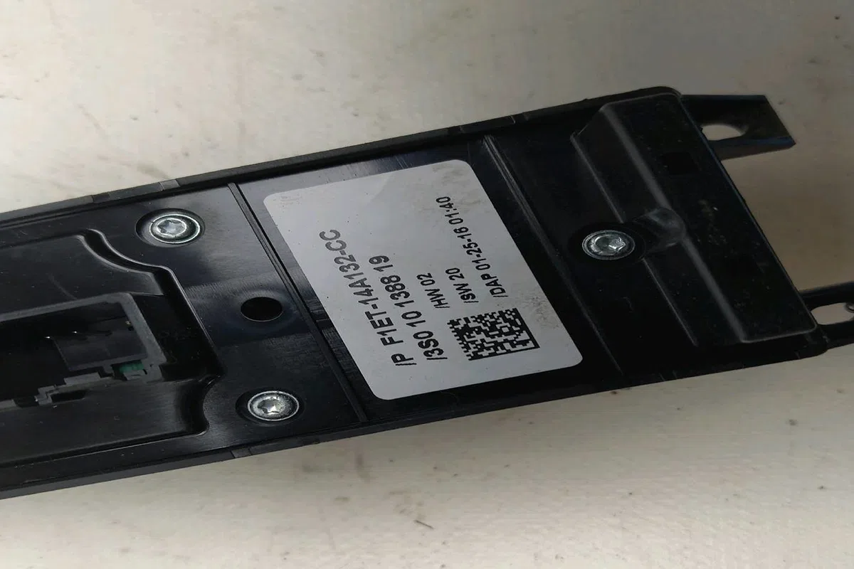 Commande lève-glace porte avant gauche Ford FOCUS III 1.5 tdci (2014-2017) occasion