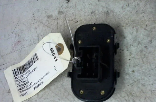 Commande lève-glace porte avant gauche FORD FOCUS occasion
