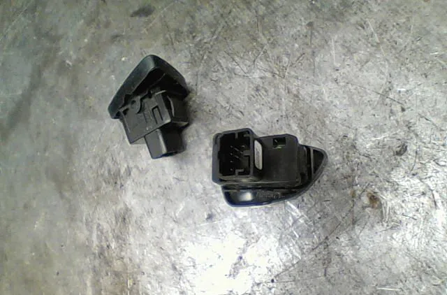 Commande lève-glace porte avant gauche Ford KA (RU8) 1.3 tdci (2008-2016) occasion