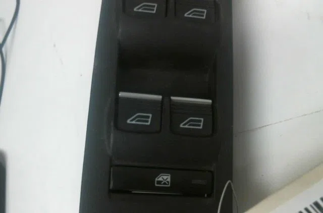 Commande lève-glace porte avant gauche Ford KUGA II (DM2) 1.5 ecoboost e85 (2019-2019) occasion