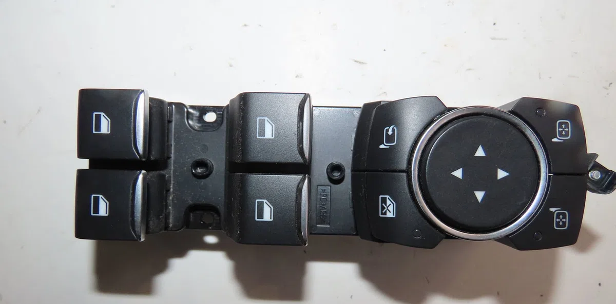 Commande lève-glace porte avant gauche Ford PUMA (J2K, CF7) 1.0 ecoboost (2019) occasion