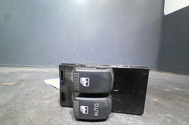 Commande lève-glace porte avant gauche HYUNDAI GETZ Phase 1 09-2002--11-2005 occasion