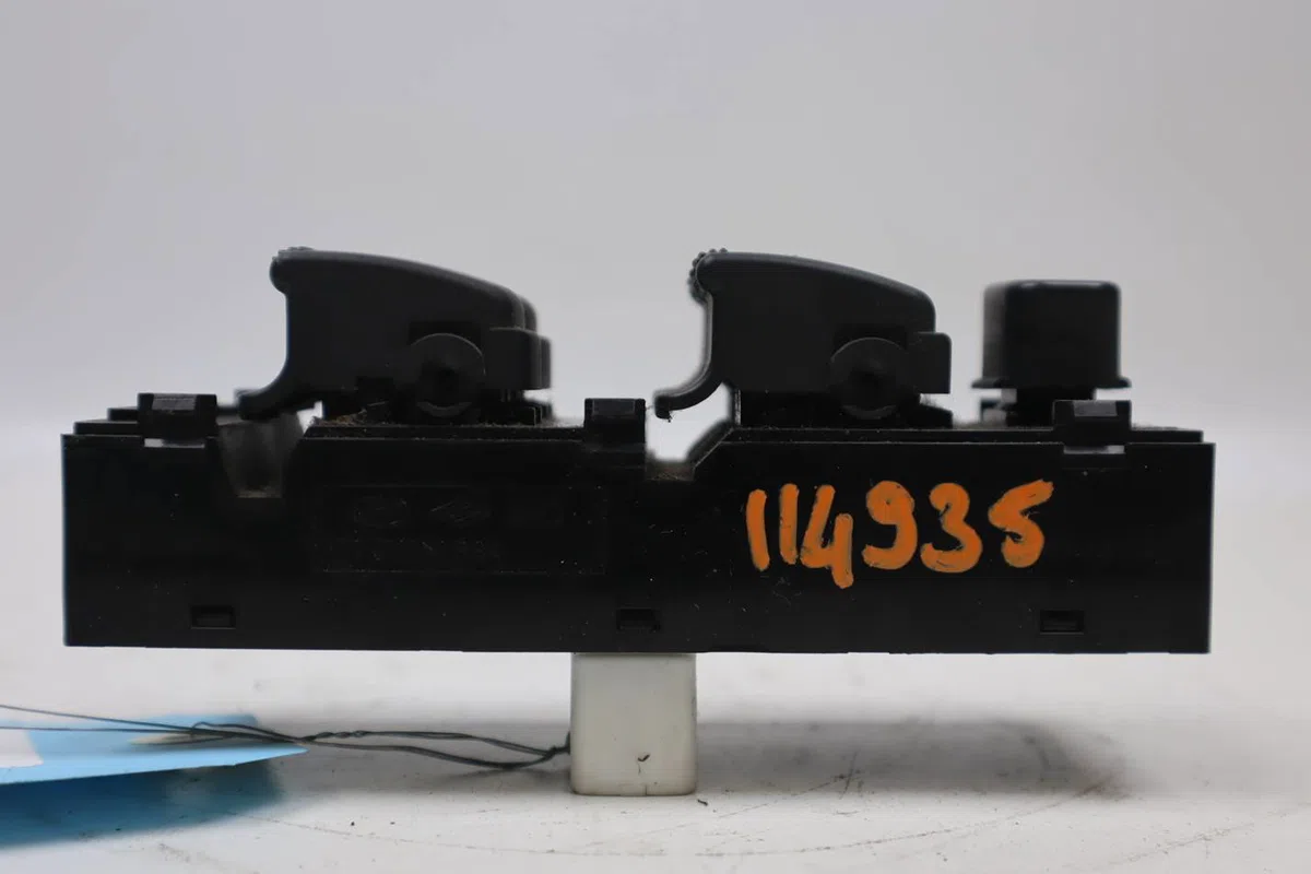 Commande lève-glace porte avant gauche Hyundai GETZ (TB) 1.4 i (2005-2010) occasion