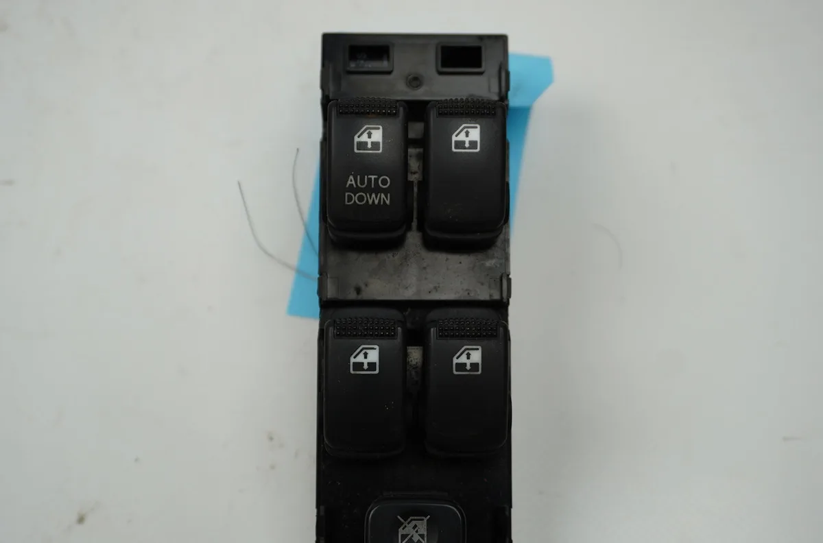 Commande lève-glace porte avant gauche Hyundai GETZ (TB) 1.6 (2002-2005) occasion