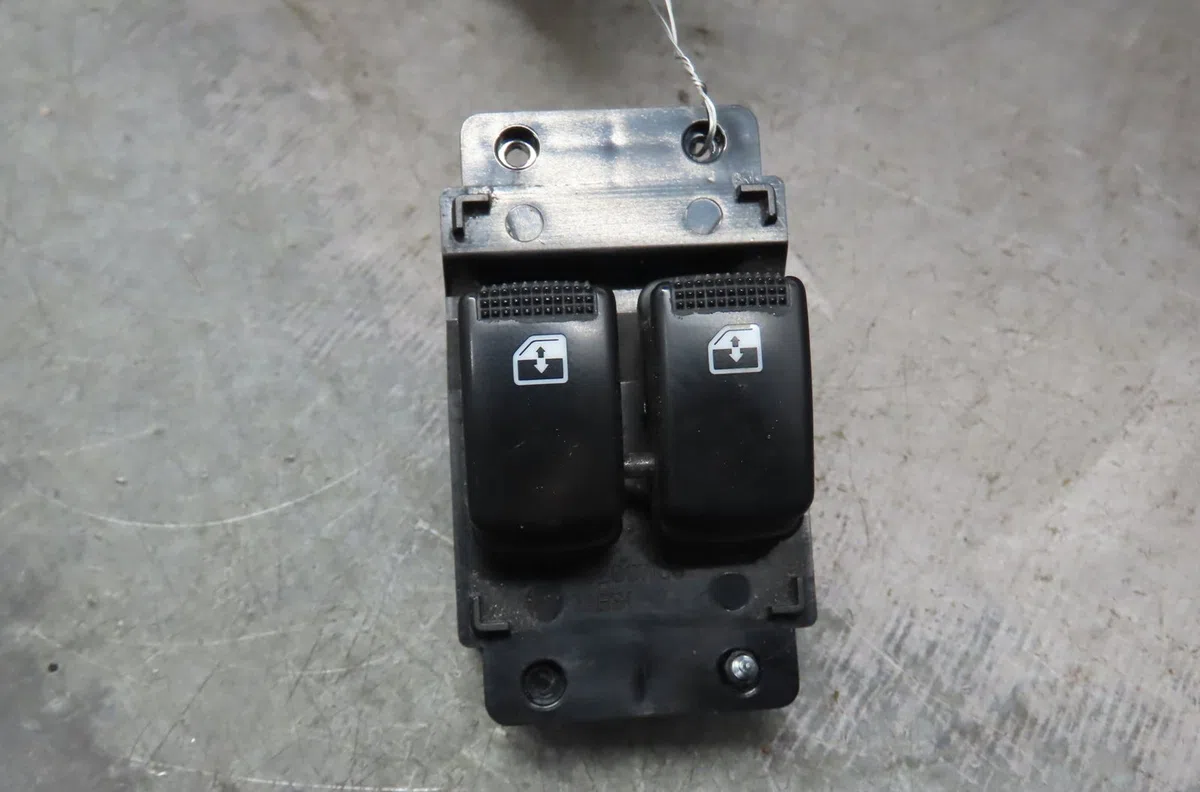Commande lève-glace porte avant gauche HYUNDAI I10 2008 occasion