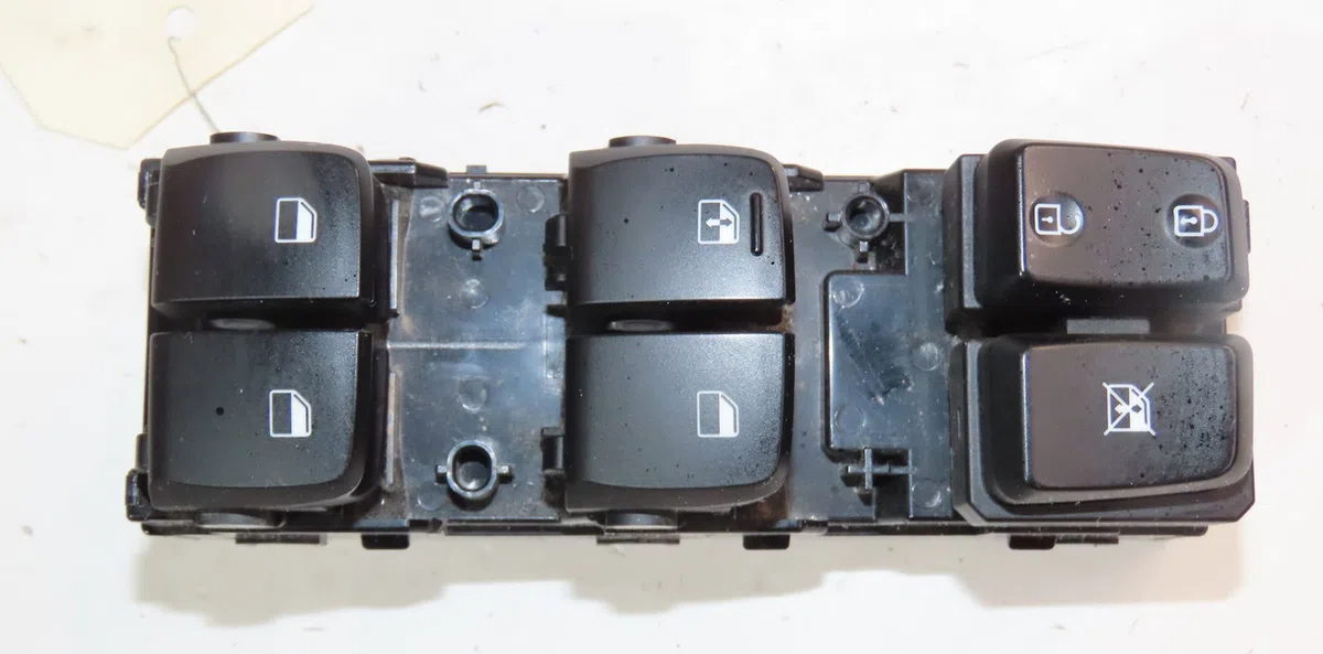 Commande lève-glace porte avant gauche Hyundai KONA (OS, OSE, OSI) 1.6 crdi e-vgt (2018) occasion