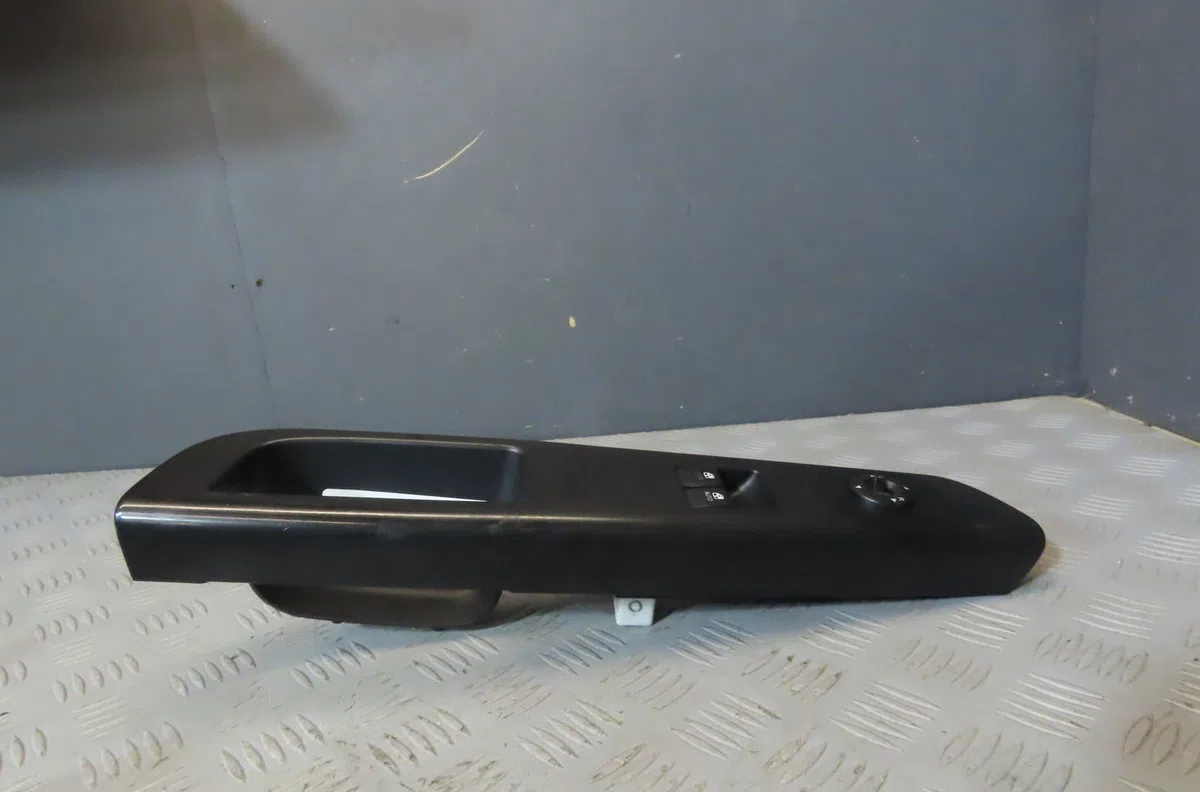 Commande lève-glace porte avant gauche KIA CEE-D 2010 occasion