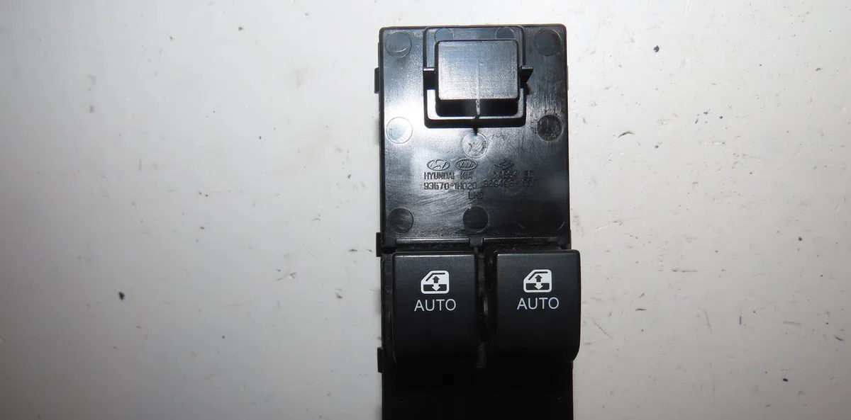 Commande lève-glace porte avant gauche Kia CEE'D 3-5 portes (ED) 1.6 crdi 90 (2006-2012) occasion
