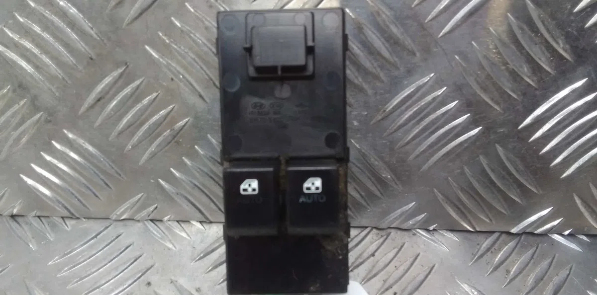 Commande lève-glace porte avant gauche Kia CEE'D 3-5 portes (ED) 1.6 crdi 90 (2006-2012) occasion