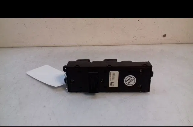 Commande lève-glace porte avant gauche Kia CEE'D (JD) 1.6 crdi 128 (2012-2018) occasion