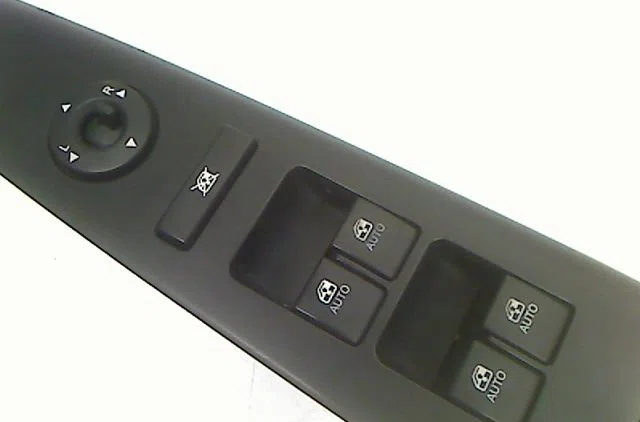 Commande lève-glace porte avant gauche Kia CEE'D SW (ED) 1.6 crdi 115 (2007-2012) occasion