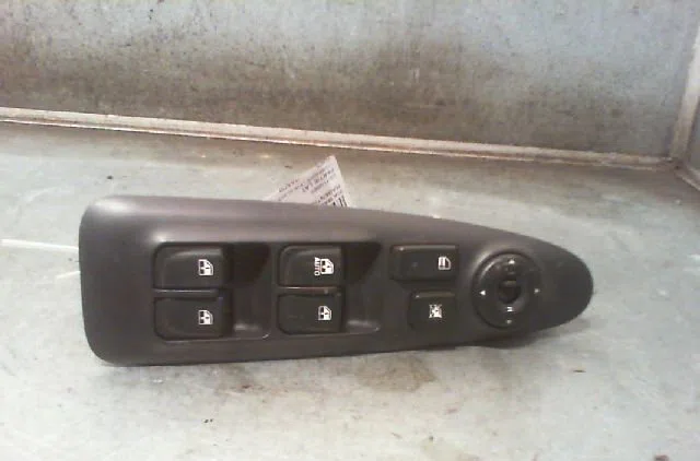 Commande lève-glace porte avant gauche Kia MAGENTIS II (MG) 2.0 crdi (2006-2010) occasion