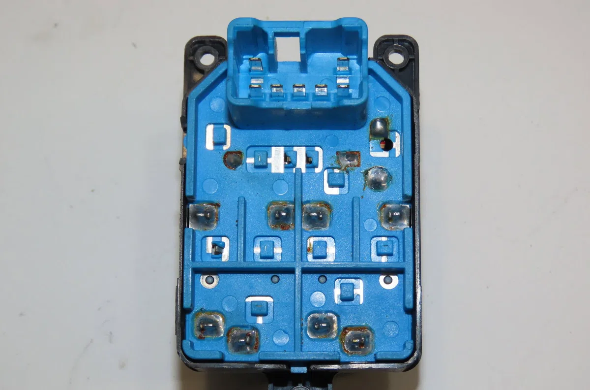 Commande lève-glace porte avant gauche Kia PICANTO I (SA) 1.1 (2004-2011) occasion