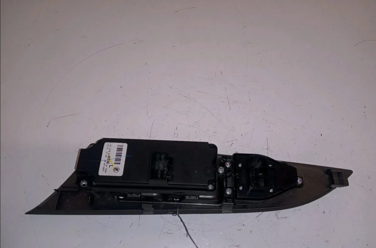 Commande lève-glace porte avant gauche Mazda 3 (BK) 1.6 (bk14) (2003-2009) occasion