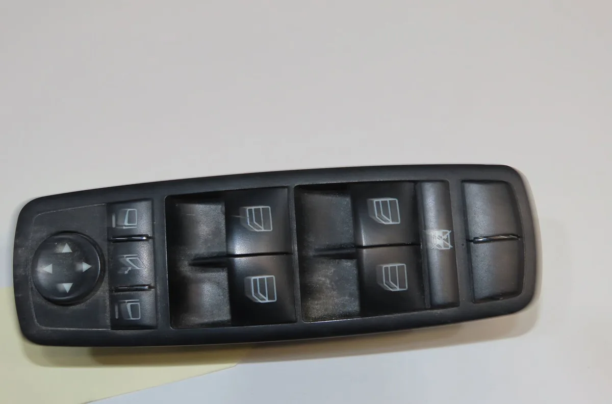Commande lève-glace porte avant gauche Mercedes-benz CLASSE M (W164) Ml 320 cdi 4-matic (164.122) (2005-2009) occasion