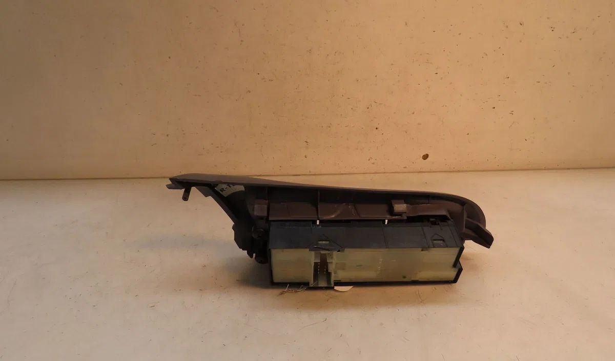 Commande lève-glace porte avant gauche NISSAN ALMERA 2002 occasion