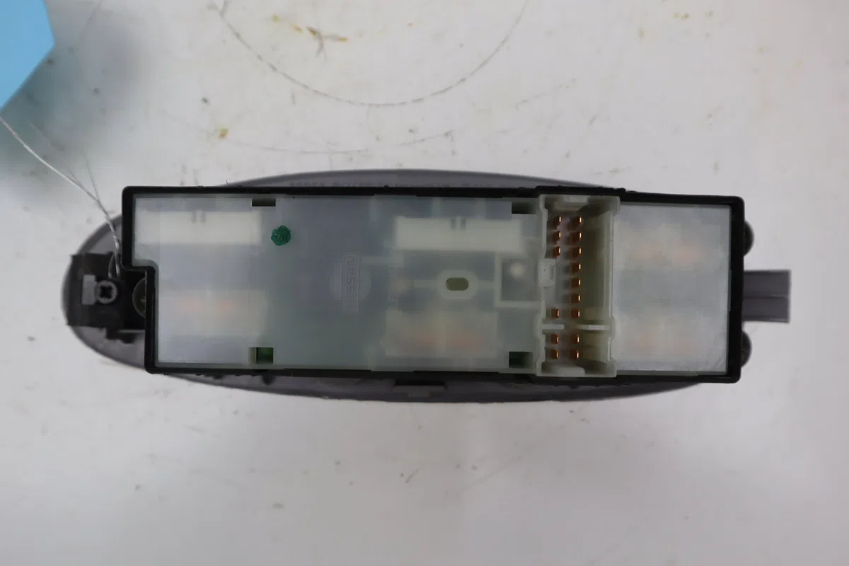 Commande lève-glace porte avant gauche Nissan ALMERA TINO (V10) 1.8 (2000-2006) occasion
