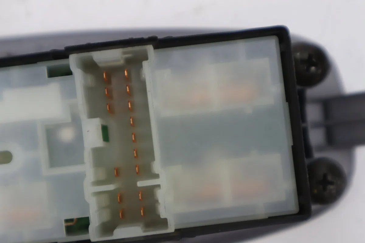 Commande lève-glace porte avant gauche Nissan ALMERA TINO (V10) 1.8 (2000-2006) occasion
