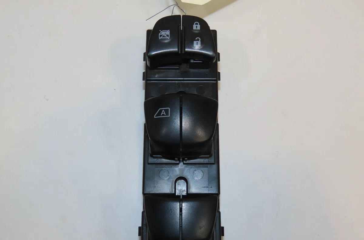 Commande lève-glace porte avant gauche Nissan JUKE (F15) 1.5 dci (2010) 5 portes occasion
