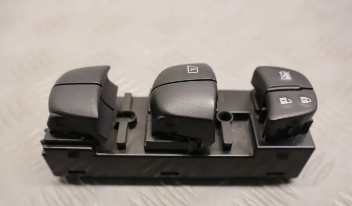Commande lève-glace porte avant gauche Nissan LEAF (ZE1) Electric (2017) occasion — photo 2