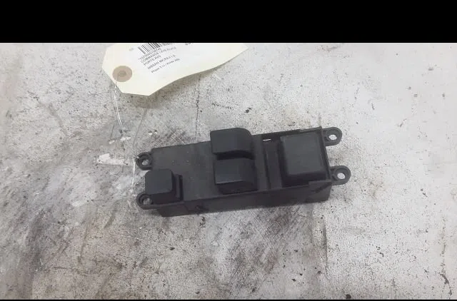Commande lève-glace porte avant gauche Nissan MICRA II (K11) 1.0 i 16v (1992-2000) occasion