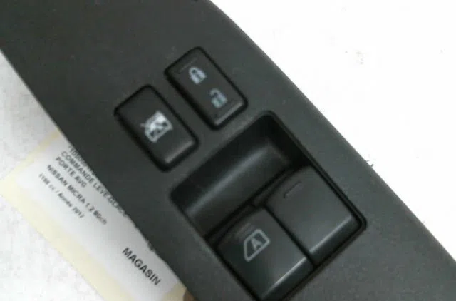 Commande lève-glace porte avant gauche NISSAN MICRA occasion