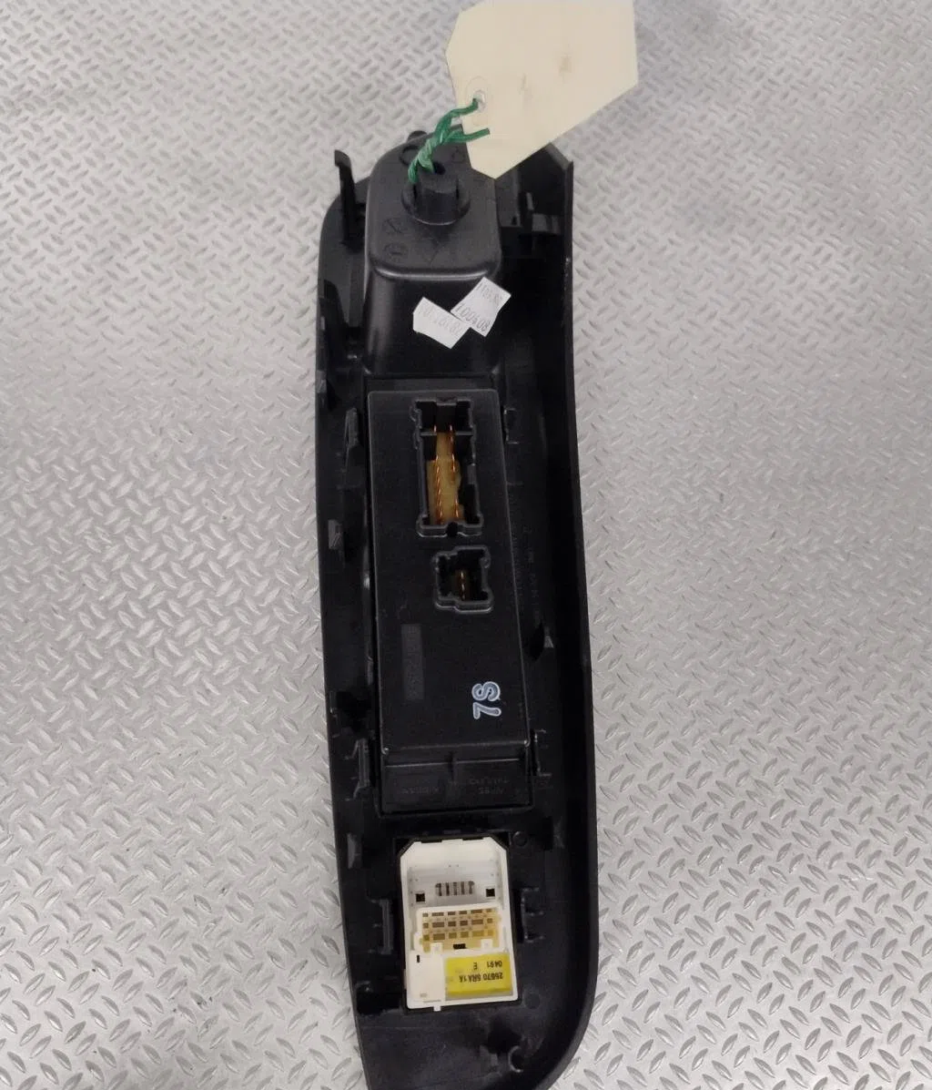 Commande lève-glace porte avant gauche Nissan MICRA V (K14) 1.0 ig-t (2021) occasion
