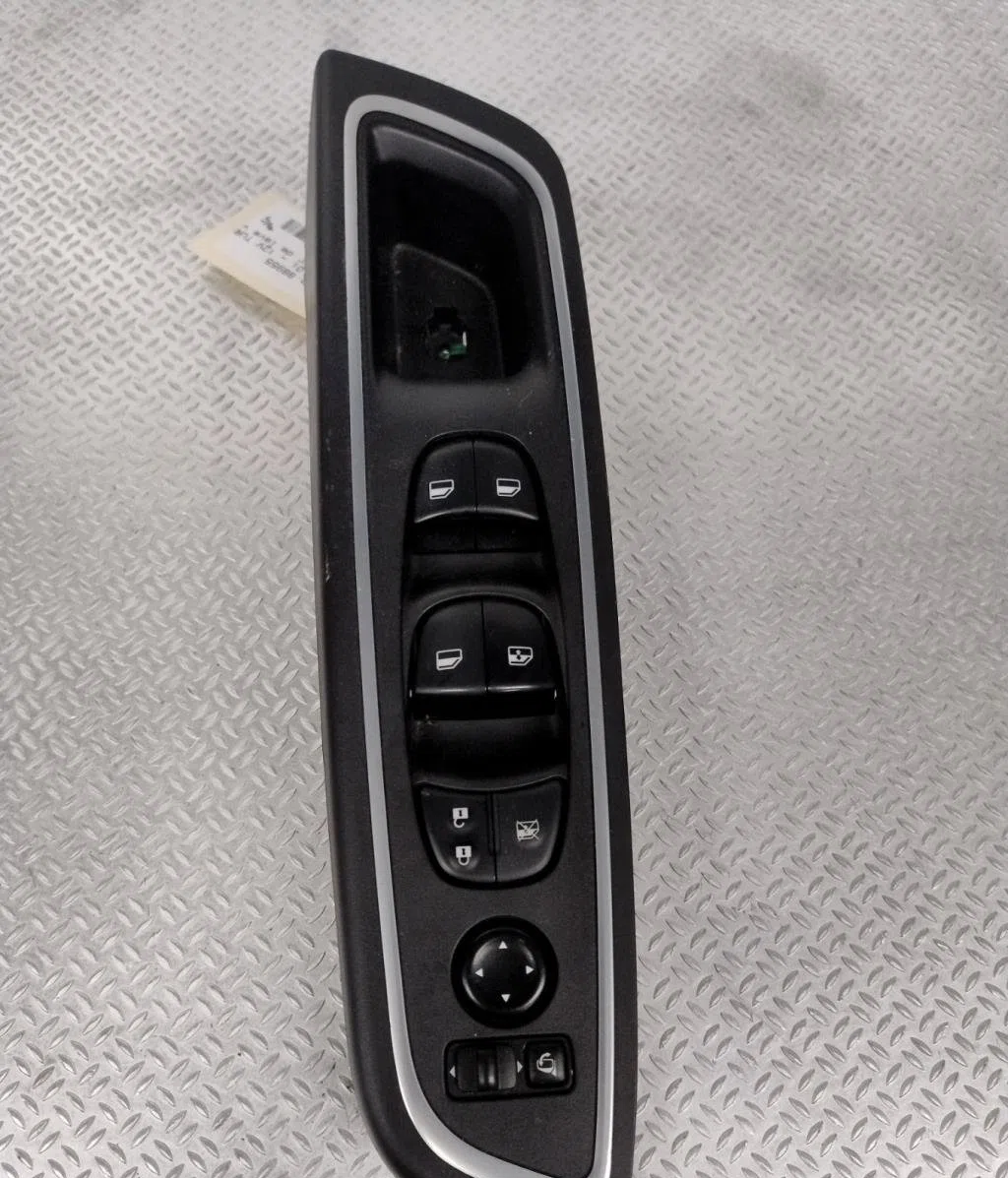 Commande lève-glace porte avant gauche Nissan MICRA V (K14) 1.0 ig-t (2021) occasion