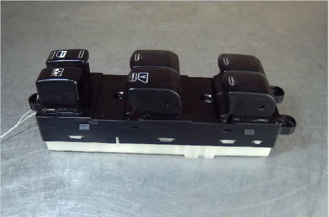 Commande lève-glace porte avant gauche Nissan MURANO I (Z50) 3.5 4x4 (2003-2008) occasion
