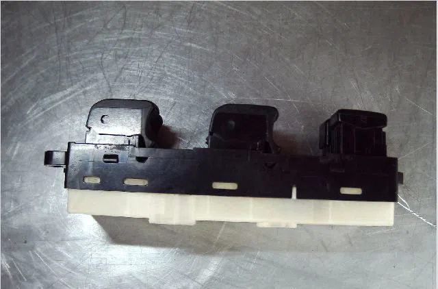 Commande lève-glace porte avant gauche Nissan MURANO I (Z50) 3.5 4x4 (2003-2008) occasion