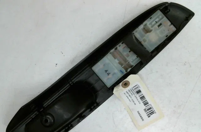 Commande lève-glace porte avant gauche NISSAN NOTE 1.5 DCI 90 BLACK LINE occasion