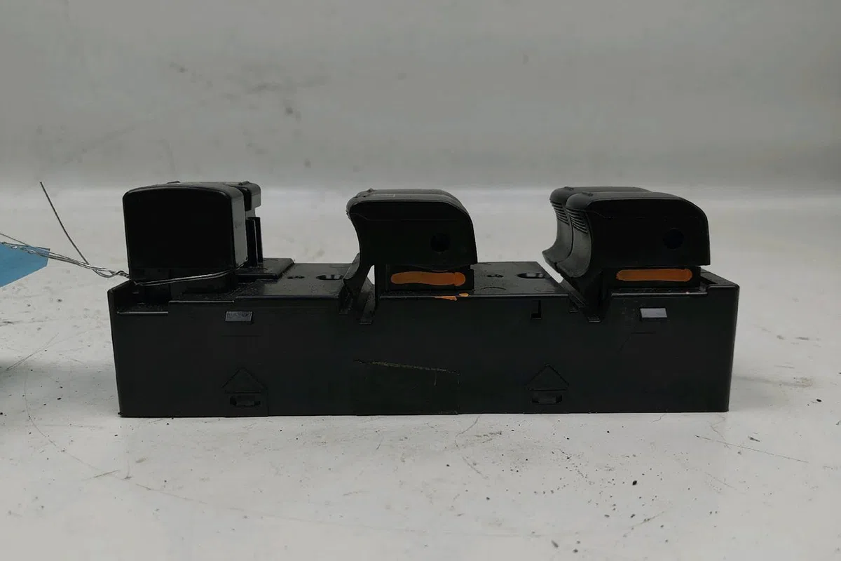 Commande lève-glace porte avant gauche Nissan NOTE (E12) 1.5 dci (2013) occasion