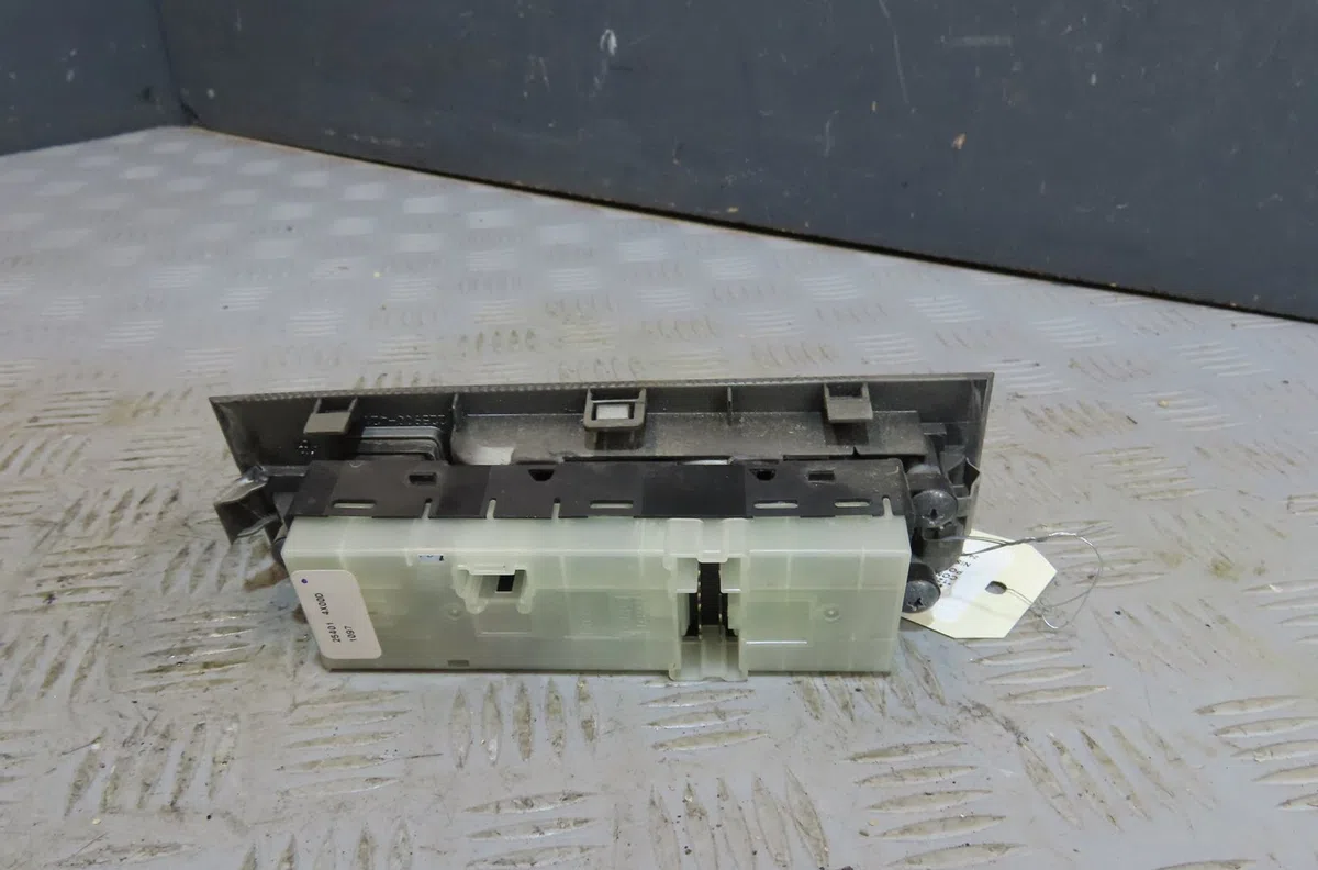 Commande lève-glace porte avant gauche Nissan PATHFINDER III (R51) 2.5 dci 4wd (2005) occasion