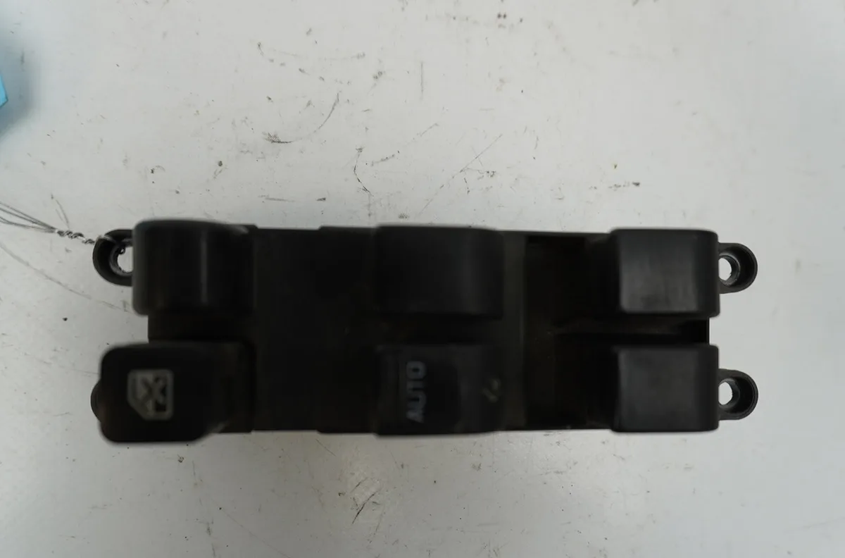 Commande lève-glace porte avant gauche Nissan PRIMERA Hatchback (P11) 2.0 td (1996-2002) occasion