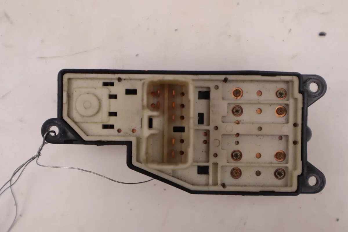 Commande lève-glace porte avant gauche Opel AGILA (A) (H00) 1.2 16v (f68) (2000-2007) occasion