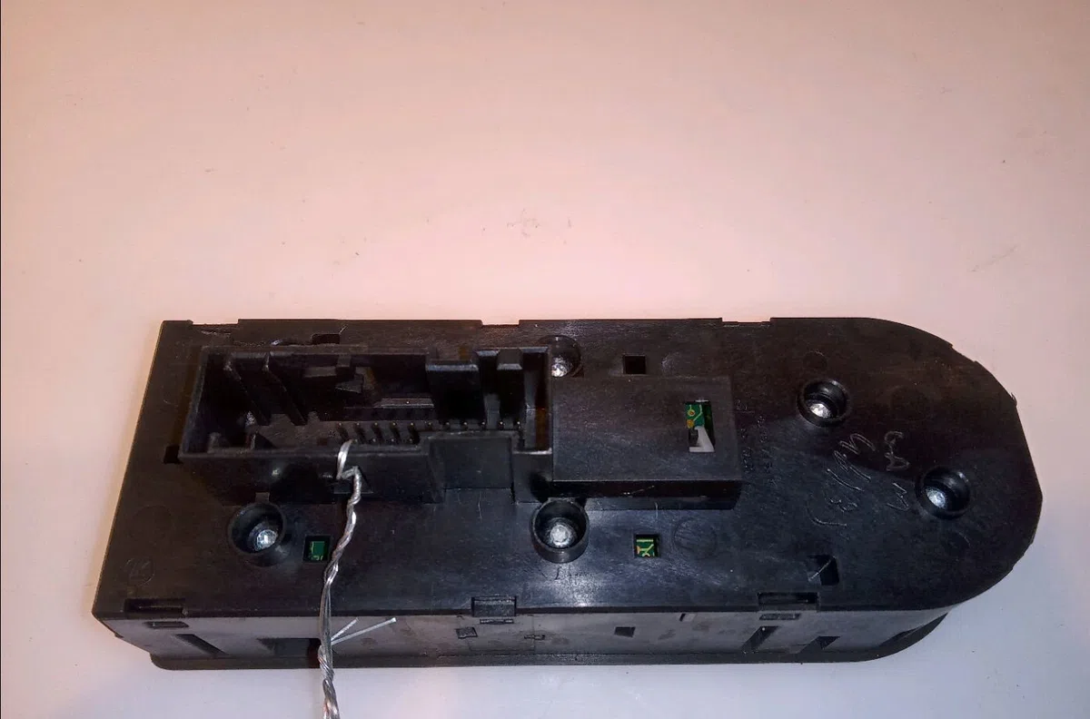 Commande lève-glace porte avant gauche Opel ASTRA H GTC (A04) 1.9 cdti (l08) (2005-2010) occasion
