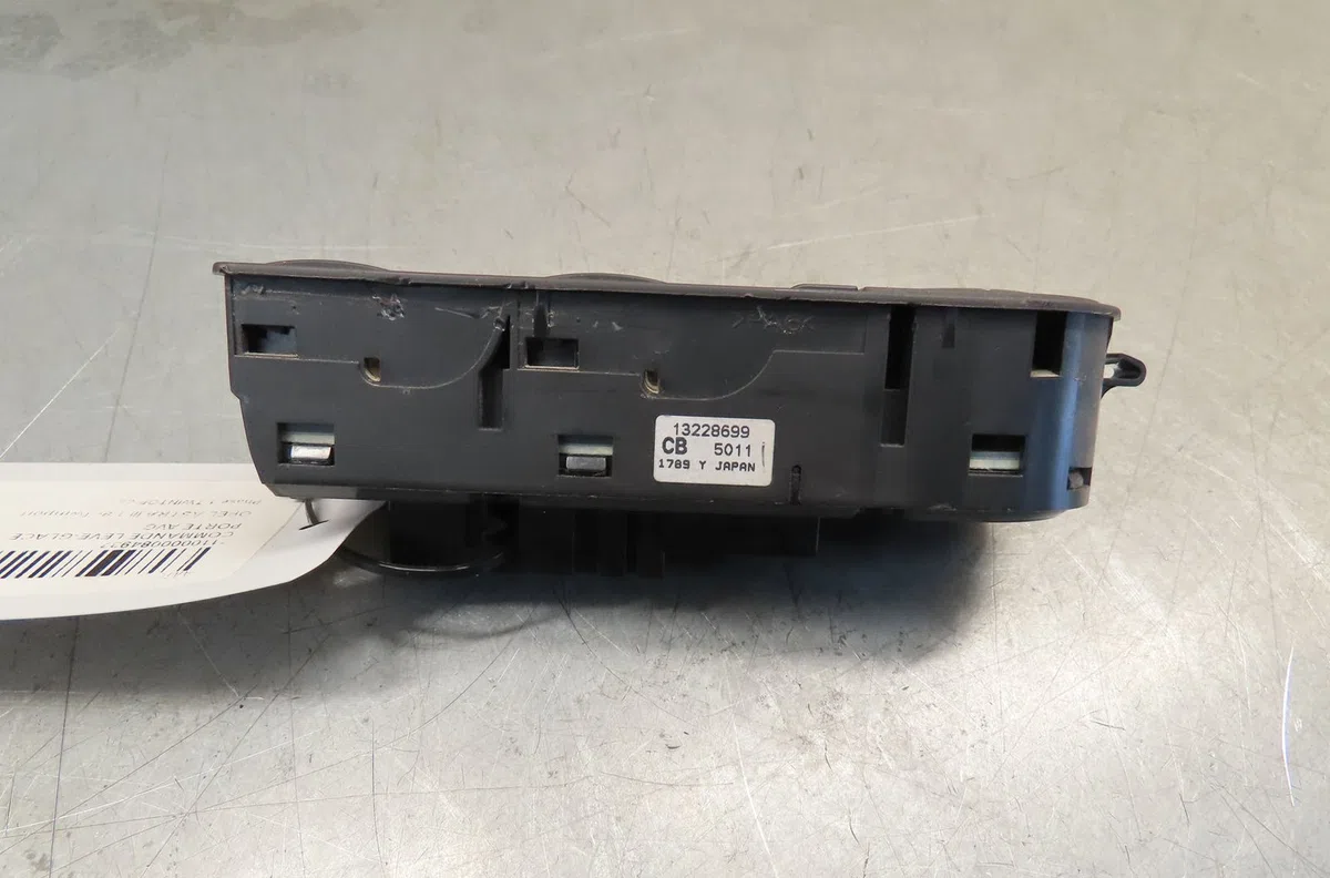 Commande lève-glace porte avant gauche Opel ASTRA H TwinTop (A04) 1.8 (l67) (2005-2010) occasion
