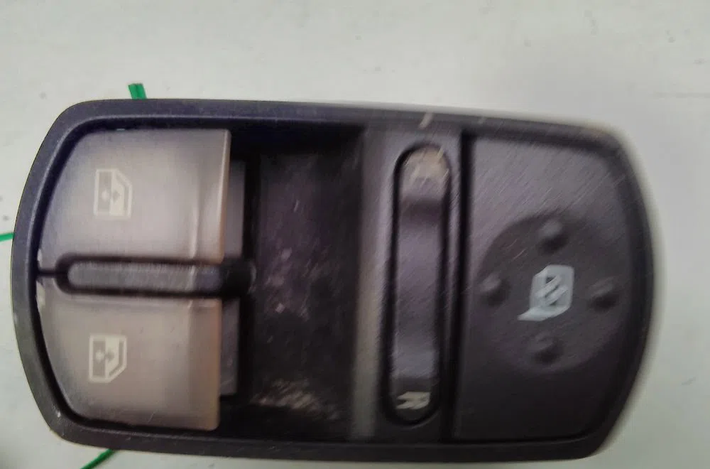 Commande lève-glace porte avant gauche OPEL CORSA 1.3 CDTI 2008 occasion