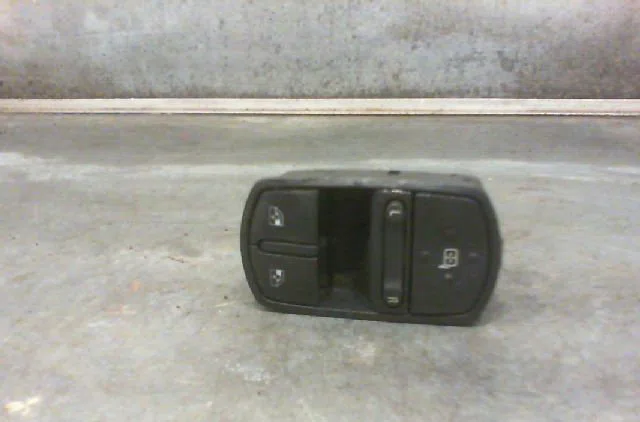 Commande lève-glace porte avant gauche OPEL CORSA 2010 occasion