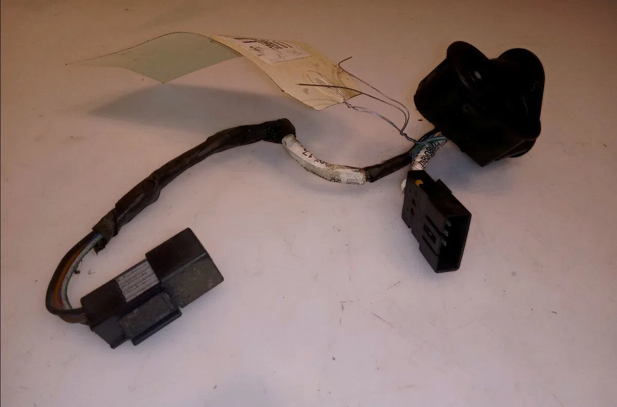 Commande lève-glace porte avant gauche Opel CORSA B (S93) 1.2 i 16v (f08, f68, m68) (1998-2000) 5 portes occasion